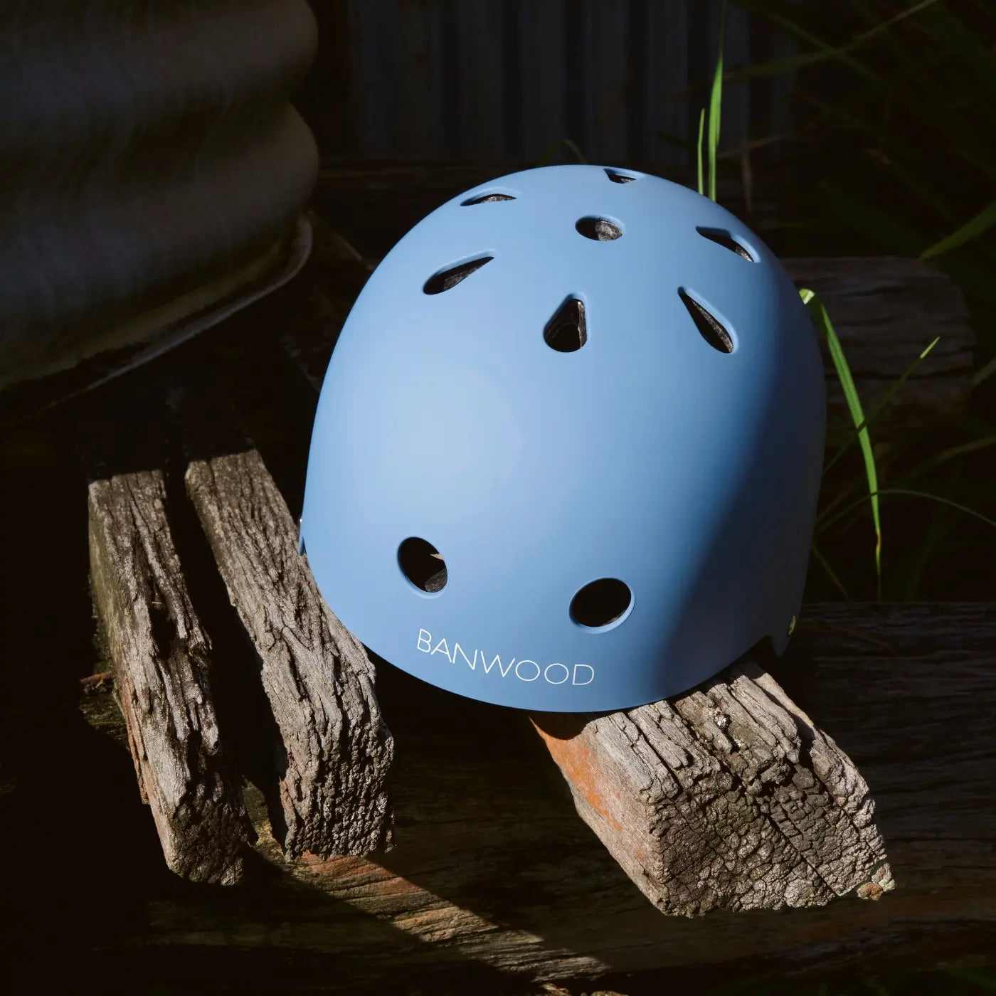 Casco infantil azul mate